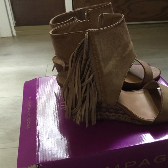 Rampage, size 8.5, tan sandals - Picture 4 of 6